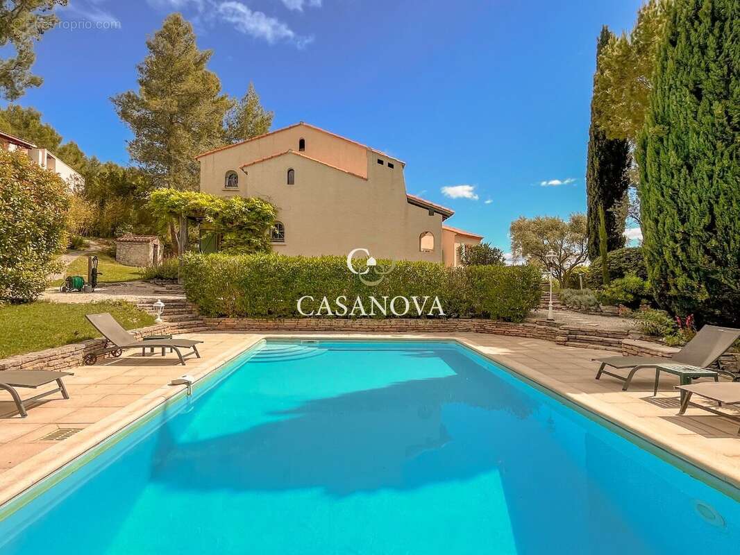Maison de charme avec piscine, jardin luxuriant et grand garage dans un quartier résidentiel paisible aux portes de Montpellier - photo 11