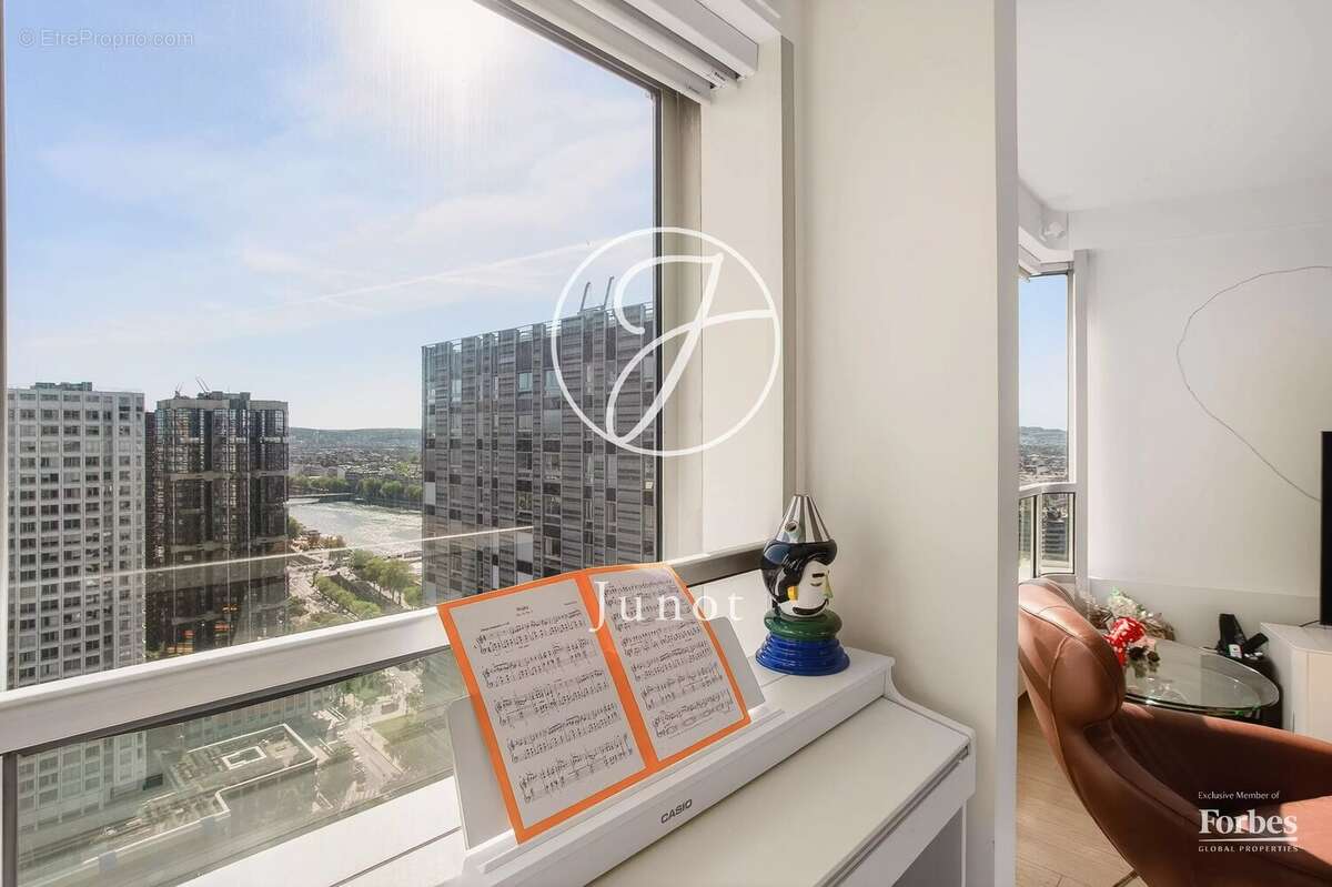 Paris 15e - TOUR DE MARS / QUAI DE GRENELLE - Appartement - 5 pièces - 114,58m² Carrez - 3 chambres - Vue exceptionnelle - Expos - photo 5