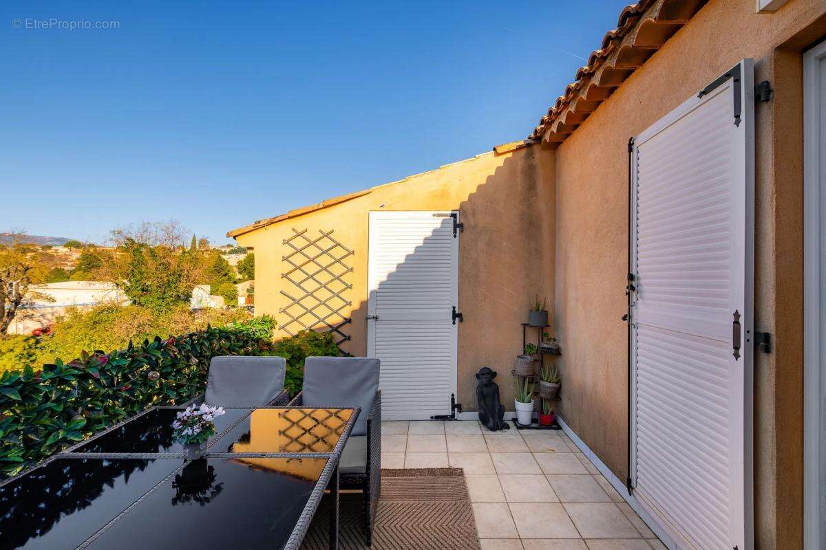 Appartement à COGOLIN