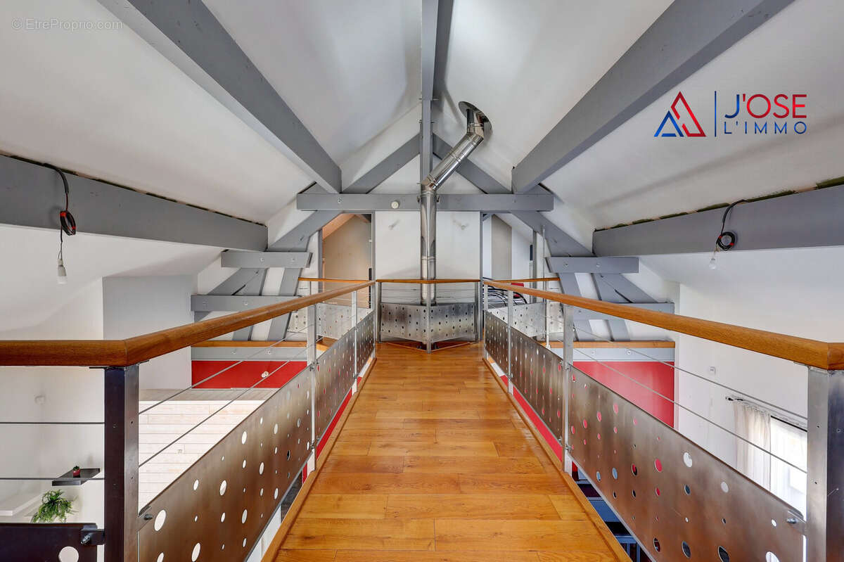 Mezzanine avec passerelle - Maison à TOUILLON