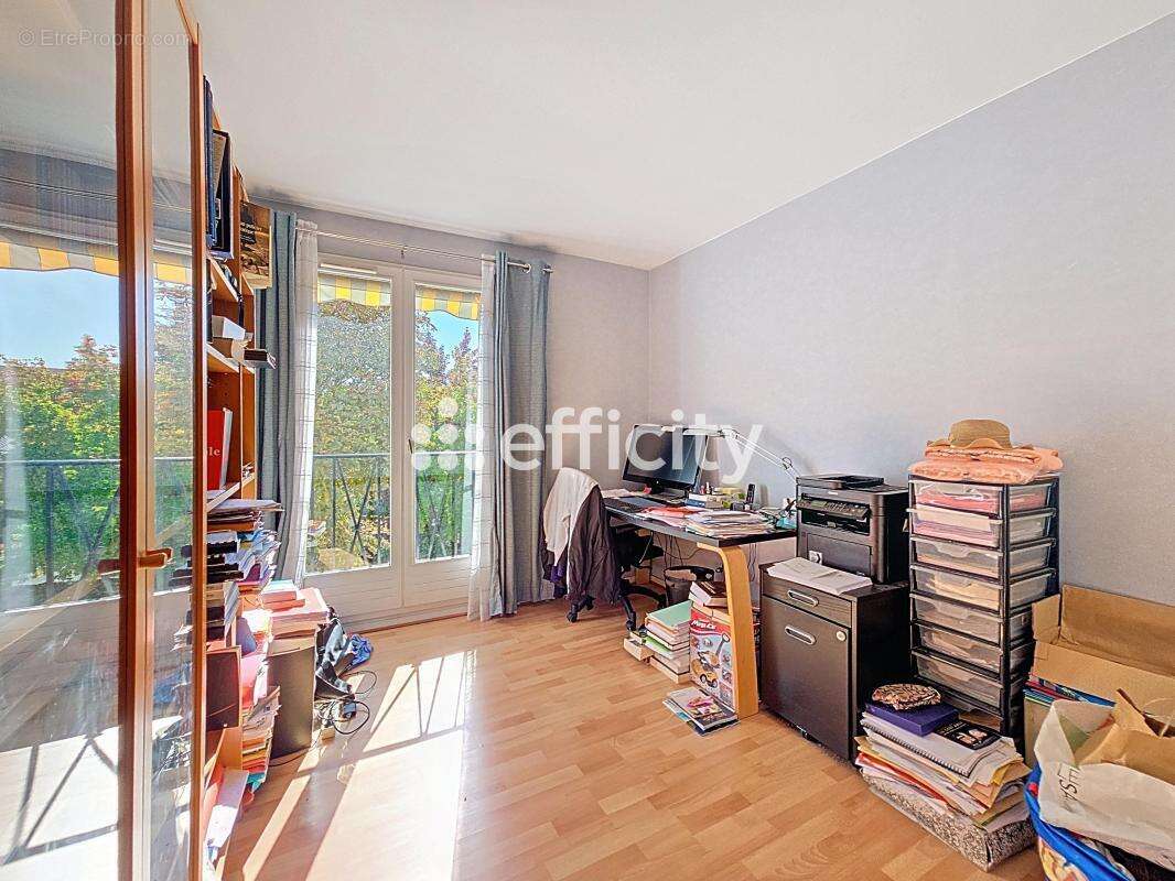 Appartement à LE PLESSIS-TREVISE