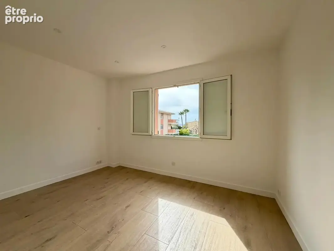 Carros les plans - Superbe duplex entièrement rénové avec terrasse et parking - photo 6