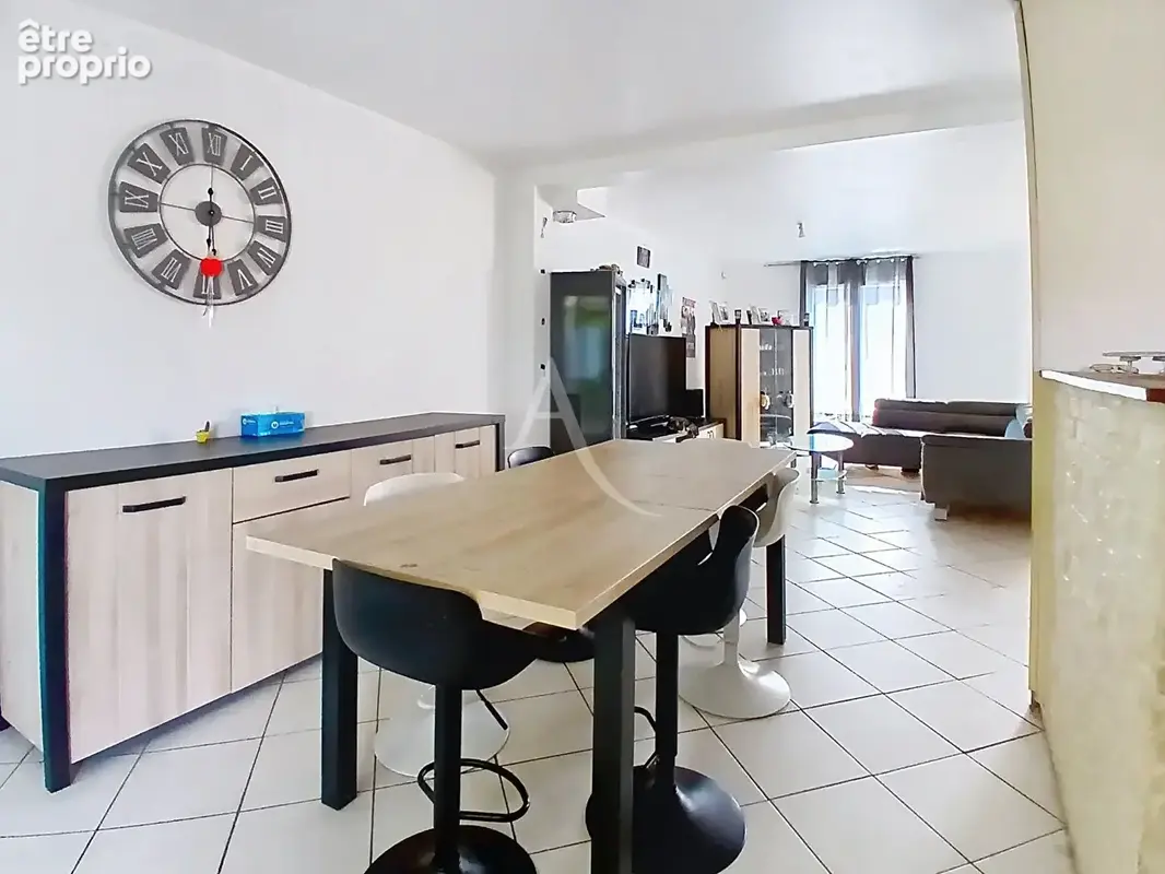 Maison familiale 137 m² - 5 chambres + bureau - Dépendances - Soeurdres - photo 4