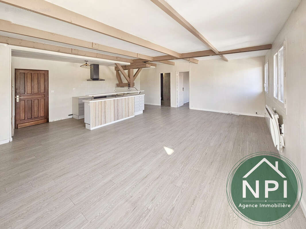 Appartement à VERT-SAINT-DENIS