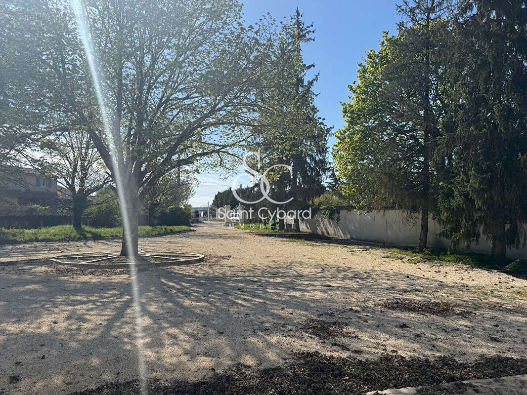 Maison à ROULLET-SAINT-ESTEPHE