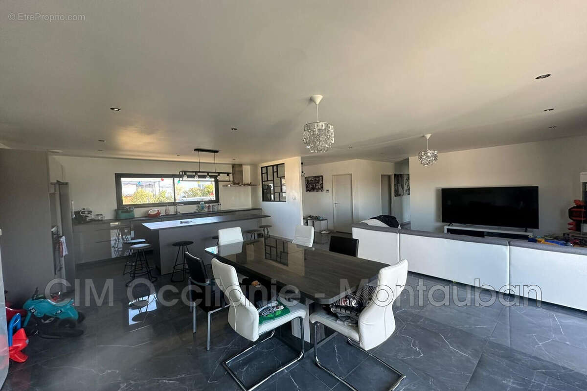 Maison à SAINT-ETIENNE-DE-TULMONT