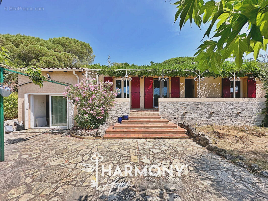 Maison à ROQUEBRUNE-SUR-ARGENS