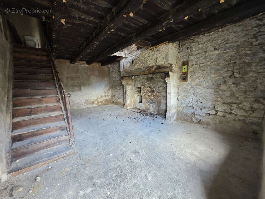 Maison à PONTAUMUR