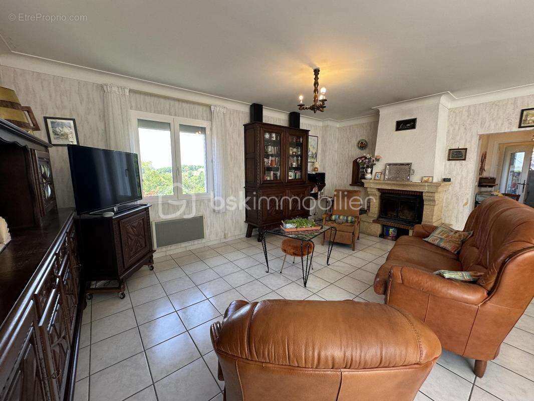 En exclusivité maison de 116 m2 5 pièces, terrain de 2530 m2  dans un endroit proche de PAU - photo 4