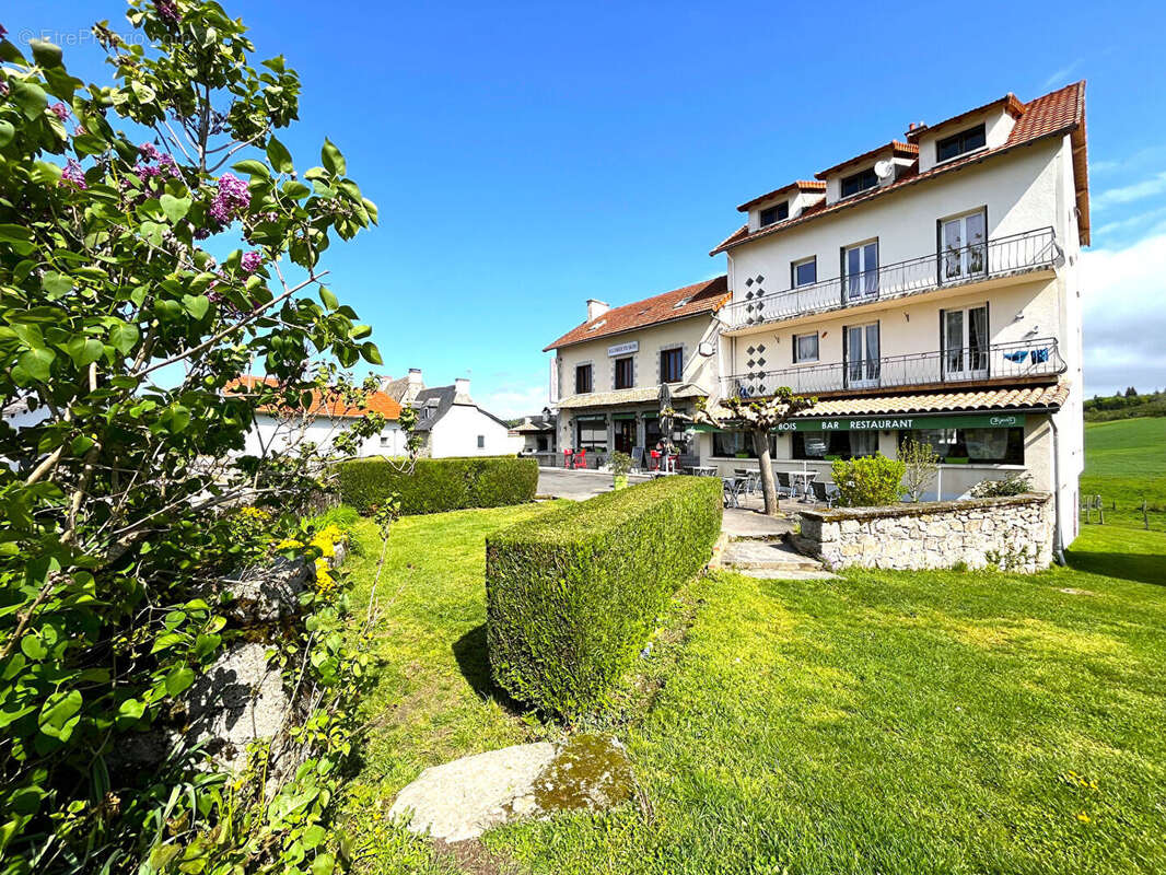 Maison à LACAPELLE-DEL-FRAISSE