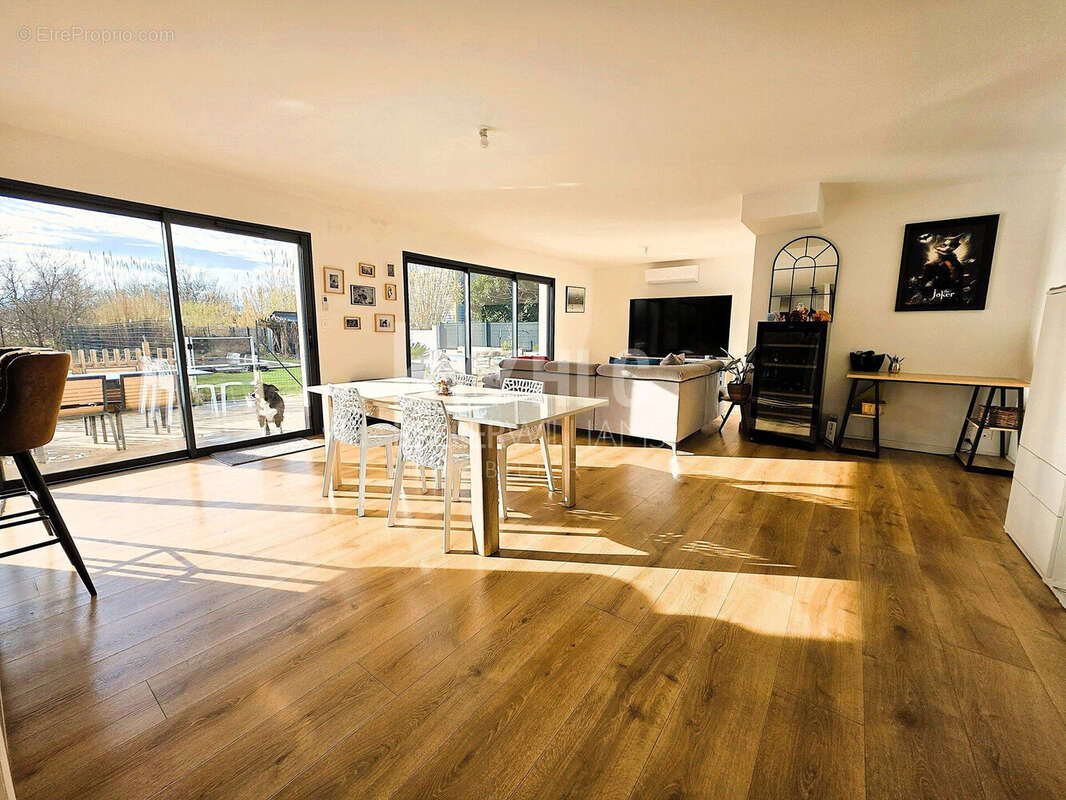 Maison 117 m² à Saint-Chamas  - photo 3