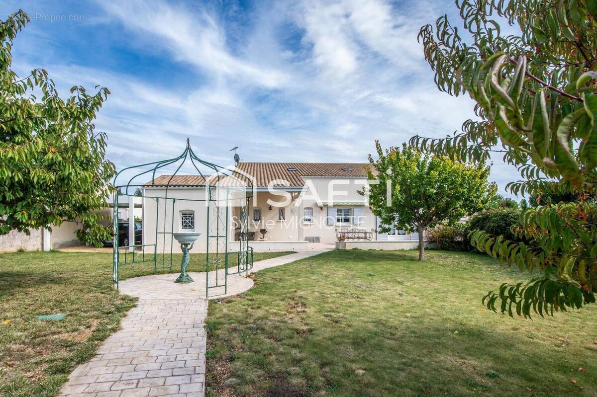 Photo 1 - Maison à SAINT-PIERRE-D'AMILLY