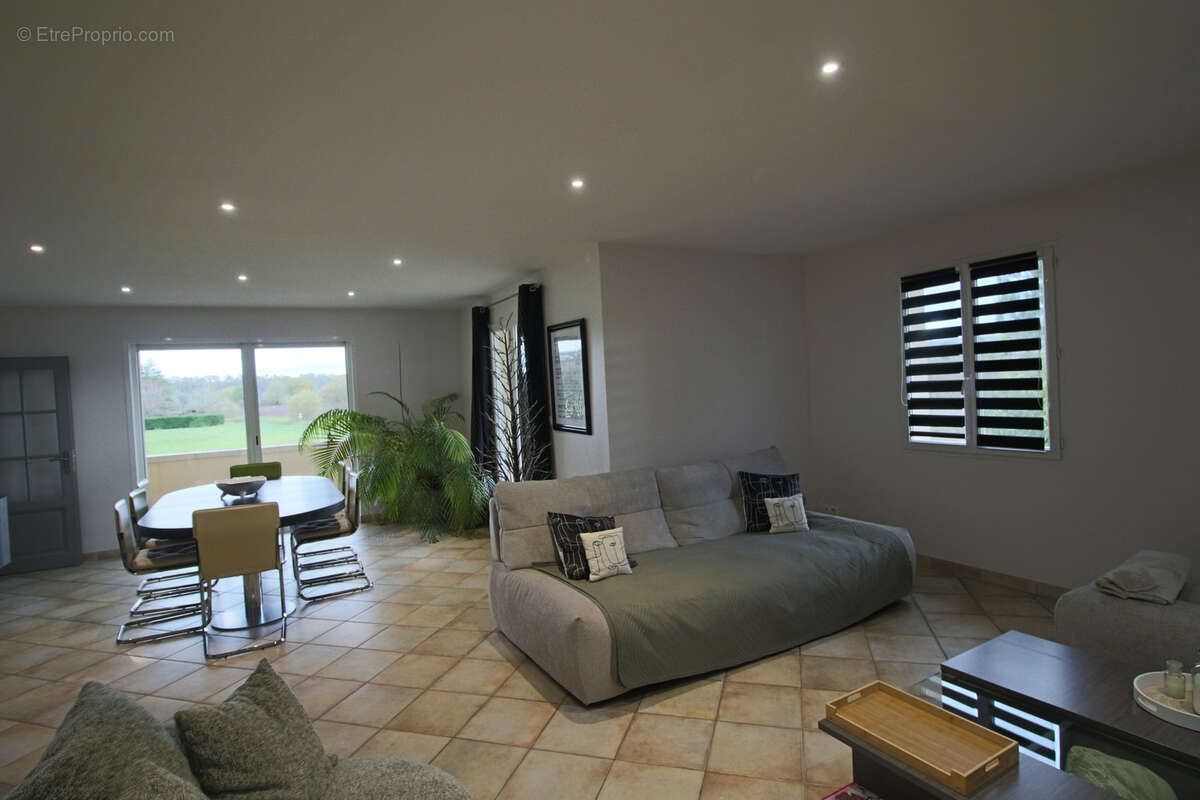 Maison à PUY-L&#039;EVEQUE