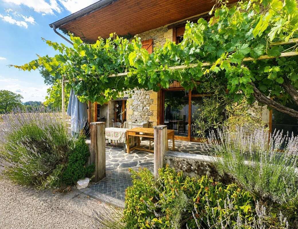 Maison 226 m² à Montcel  - photo 2