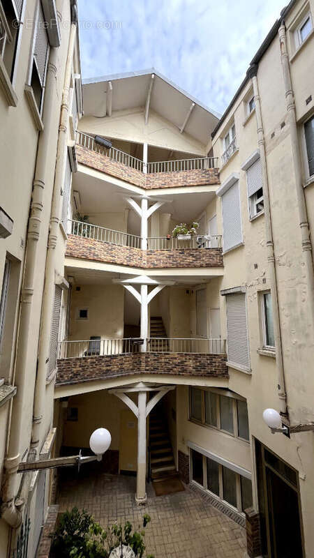 2 pièces plein de charme au coeur de la rue de Charenton - 31 m2 au sol - photo 12