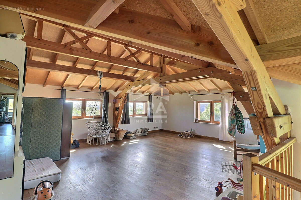 Maison à VIAZAC