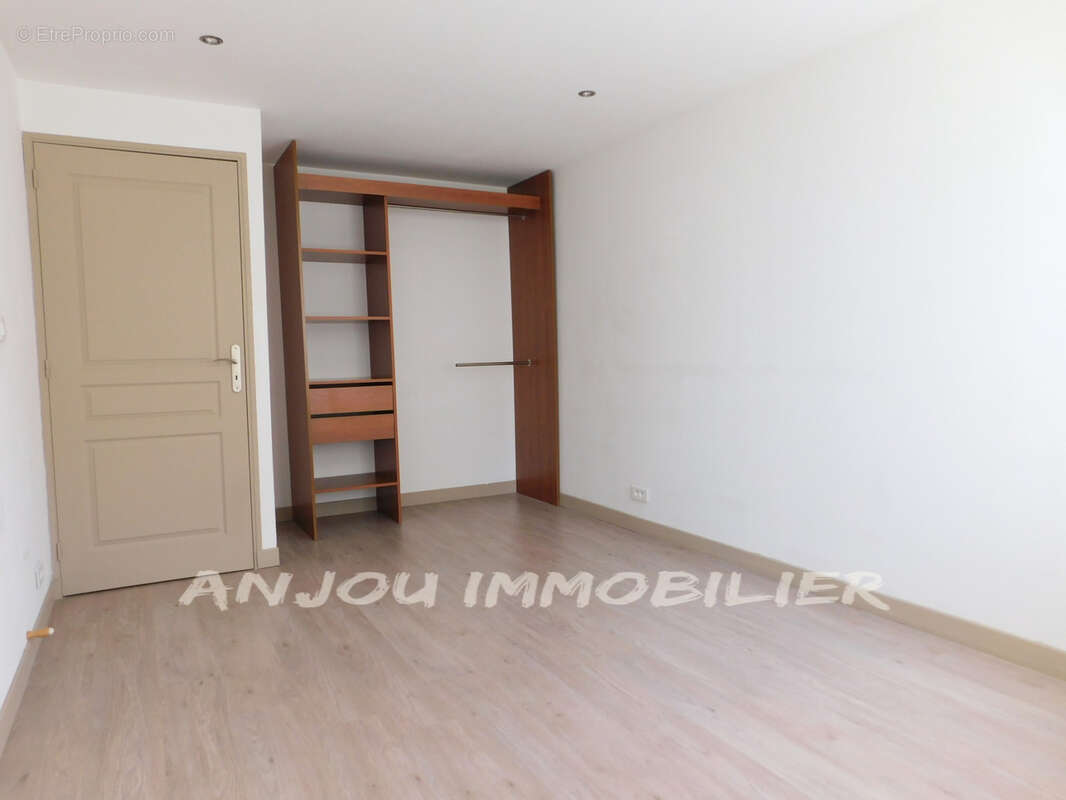 Maison à SAINT-QUENTIN-LES-ANGES