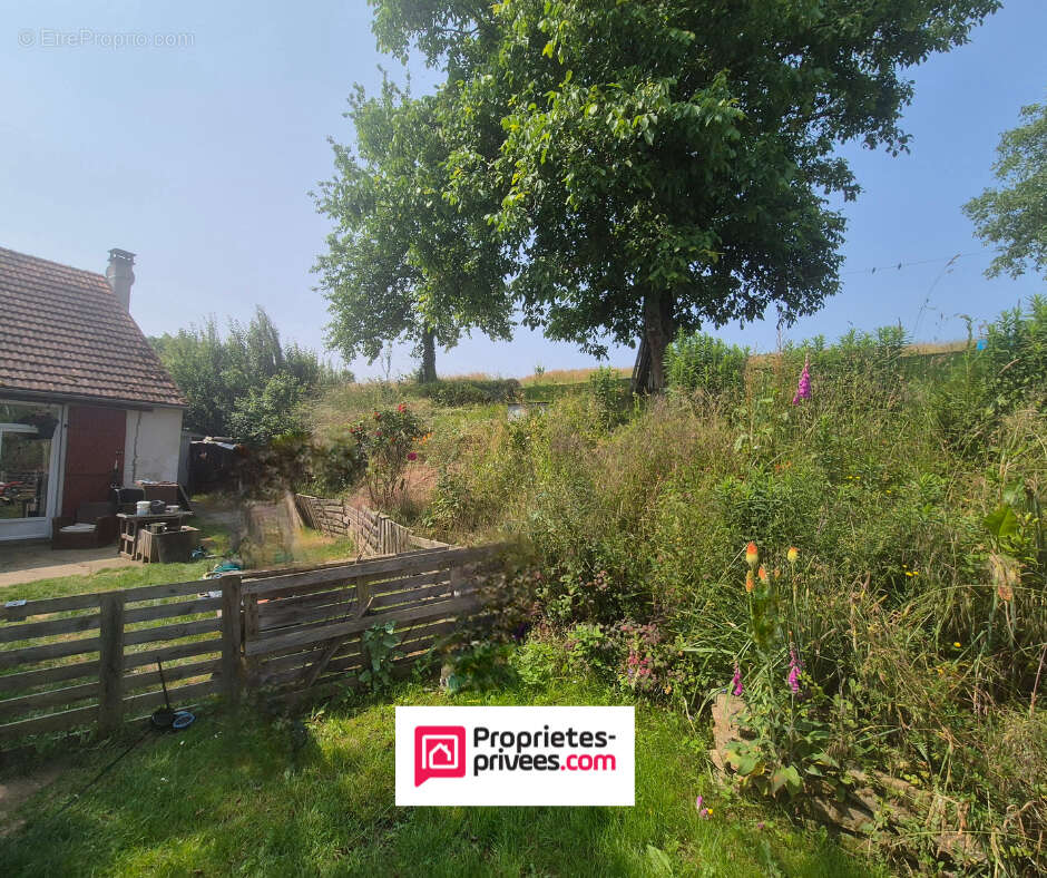 Maison à SAINT-GAL-SUR-SIOULE