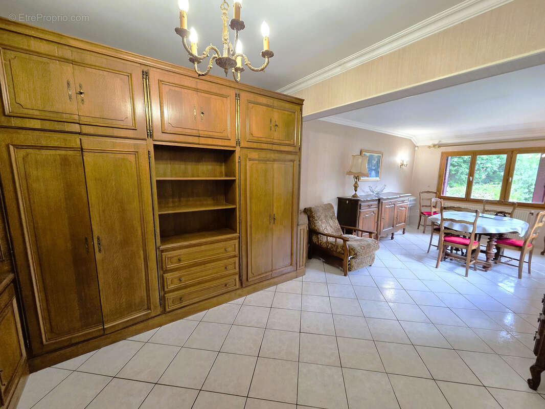 Maison à SAINTE-GENEVIEVE-DES-BOIS