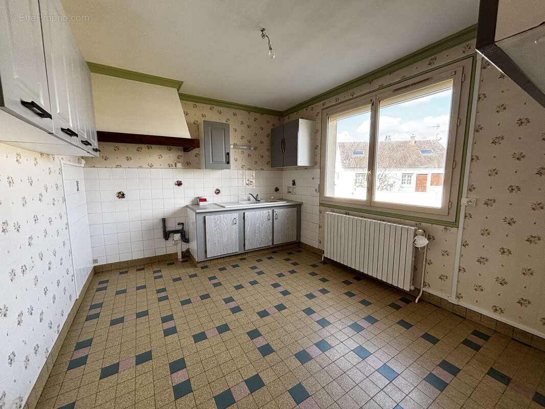 Maison à BERCHERES-LES-PIERRES