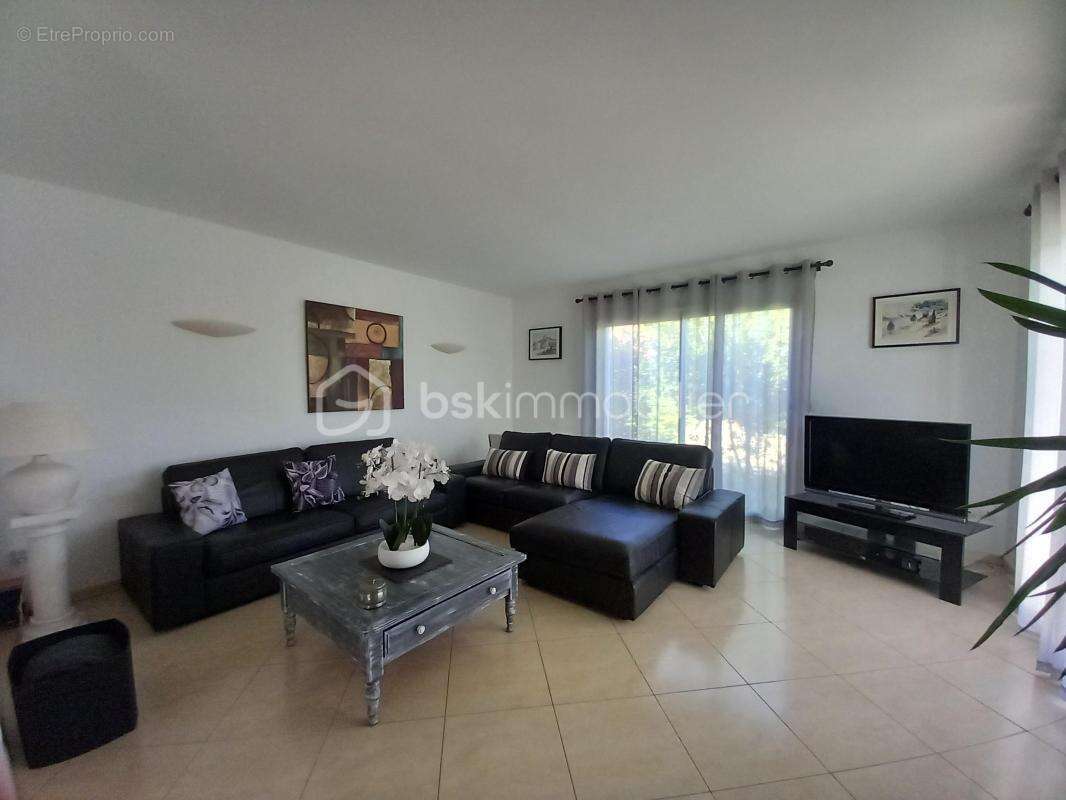 Maison d'architecte sur 1096 m² de terrain clos et arboré - photo 3