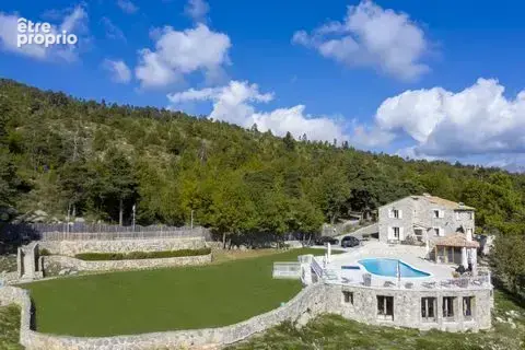 Maison 750 m² à Luceram  - photo 3