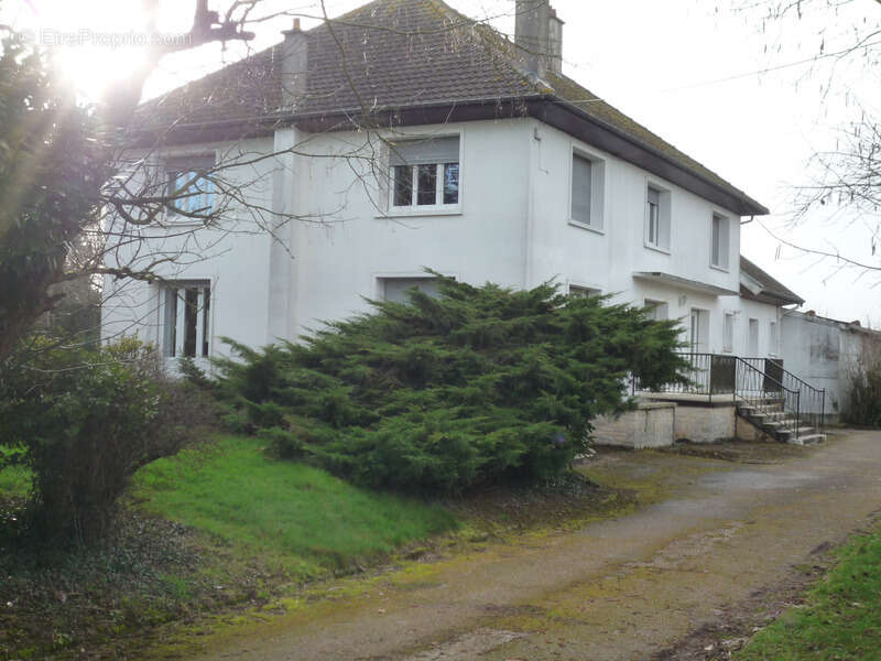 MONTDAUPHIN (77) à vendre ensemble immobilier composé de deux maisons, de 2 bâtiments industriels sur un terrain de  de 2 hectar - photo 4