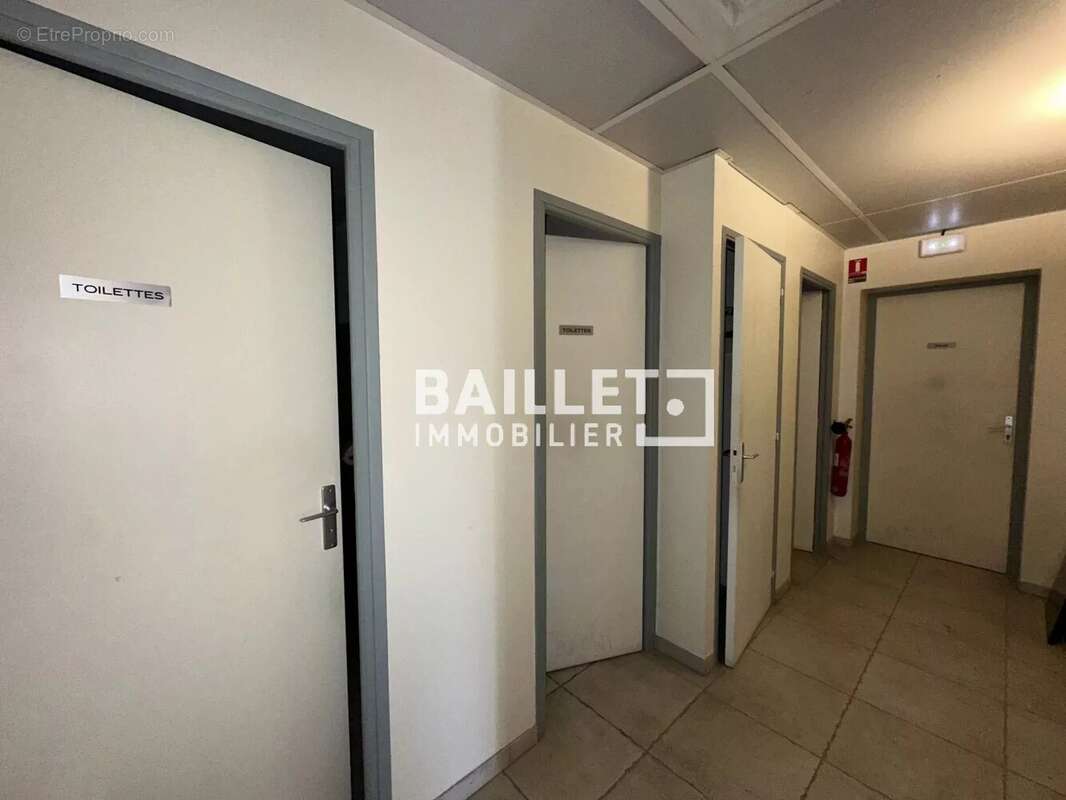 Commerce à TOURRETTES