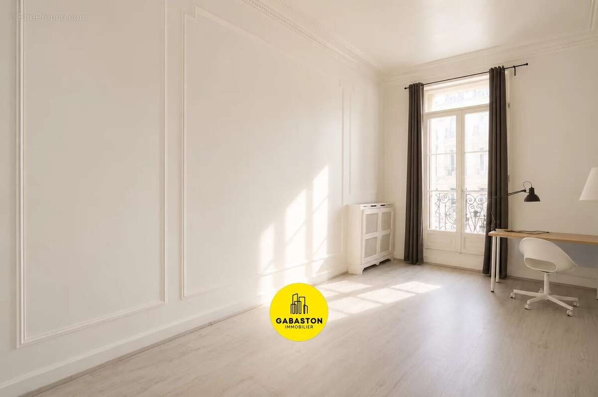 Appartement à MARSEILLE-2E