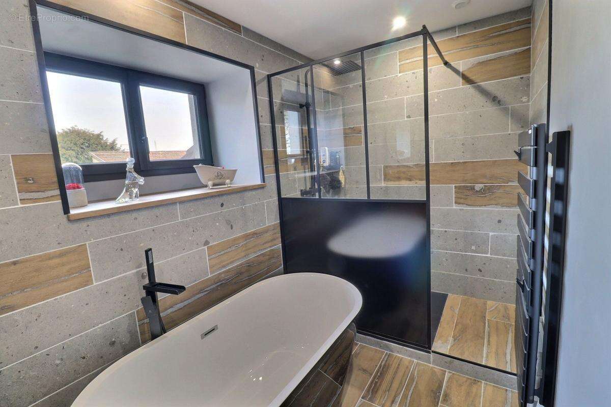 Belle maison en pierres - 200m² + dépendance - photo 13