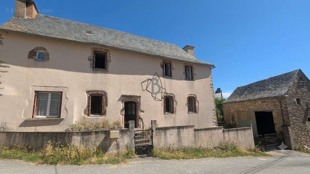 Maison à LUC-LA-PRIMAUBE