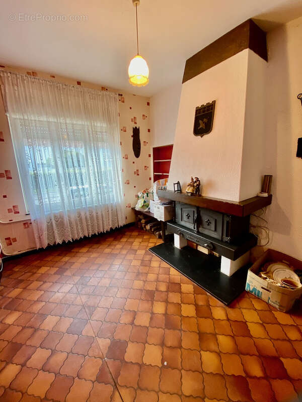 Maison de ville à vendre à hautmont idéal investisseur - photo 2
