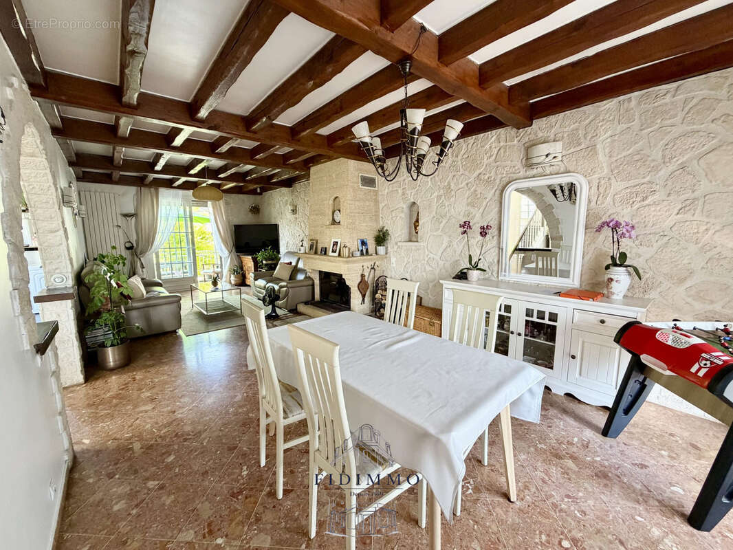 4372 - Maison en plein centre-ville d'Ormesson - photo 5