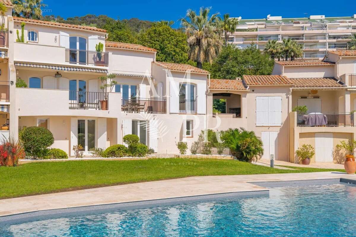 Cannes Californie – Élégance Contemporaine et Vue Mer d’Exception dans un Domaine Privé - photo 38