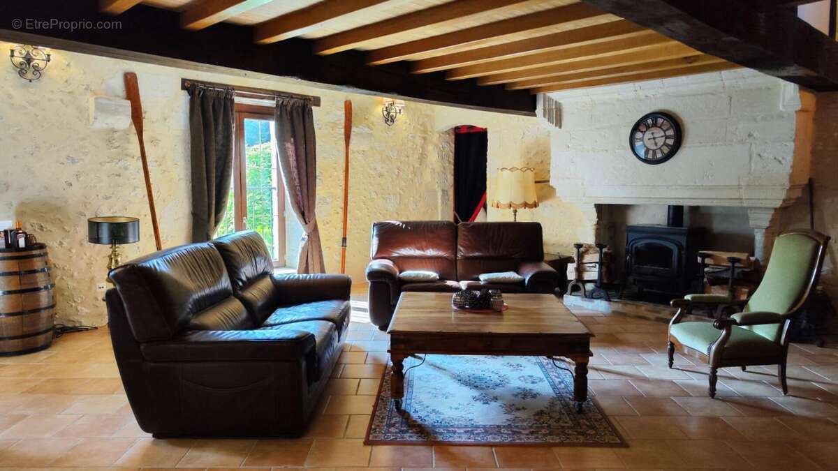 Maison à MENSIGNAC