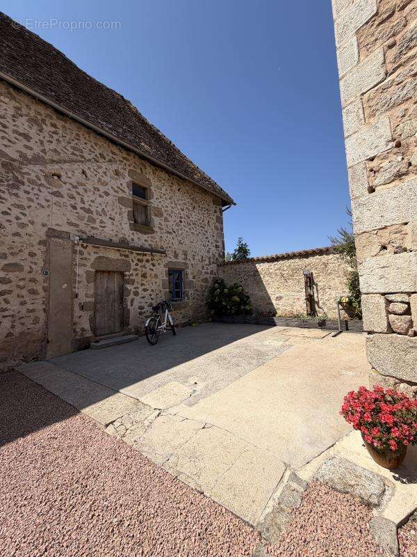 Maison 180 m² à Piegut-Pluviers  - photo 6