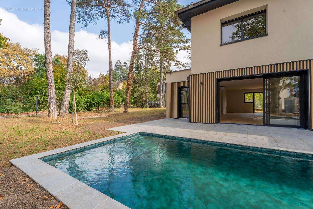 Maison à CHARBONNIERES-LES-BAINS