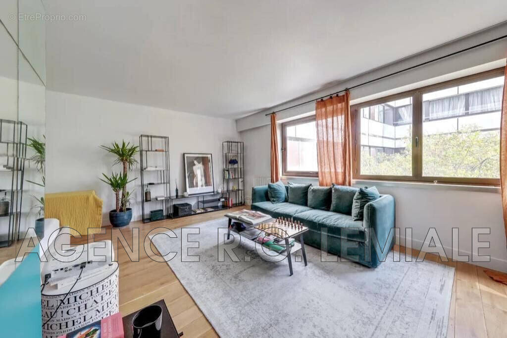 Appartement à PARIS-8E