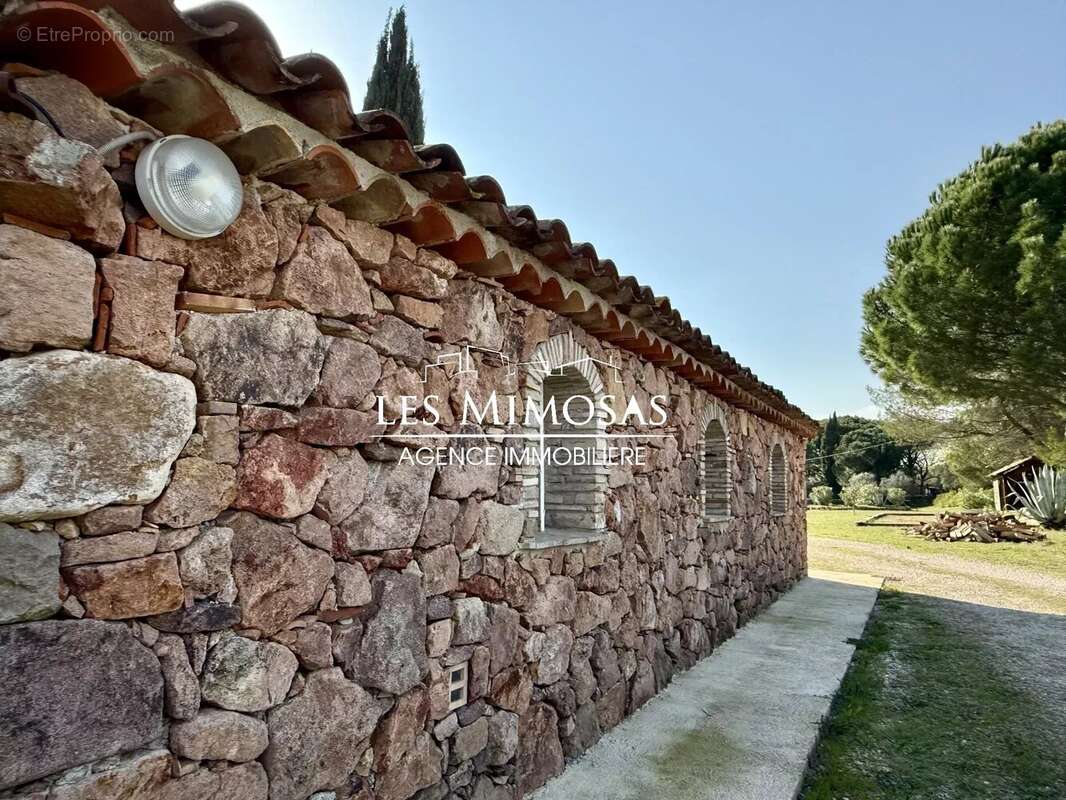 Maison à ROQUEBRUNE-SUR-ARGENS