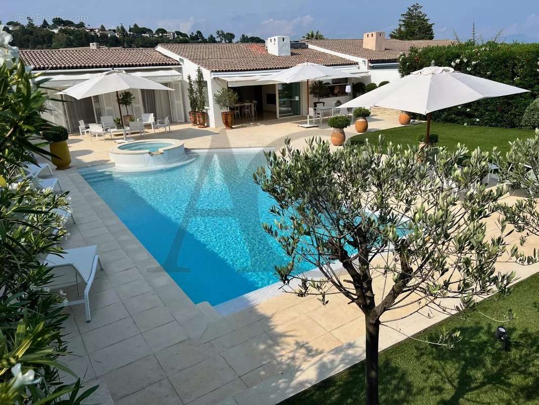 Maison à VILLENEUVE-LOUBET