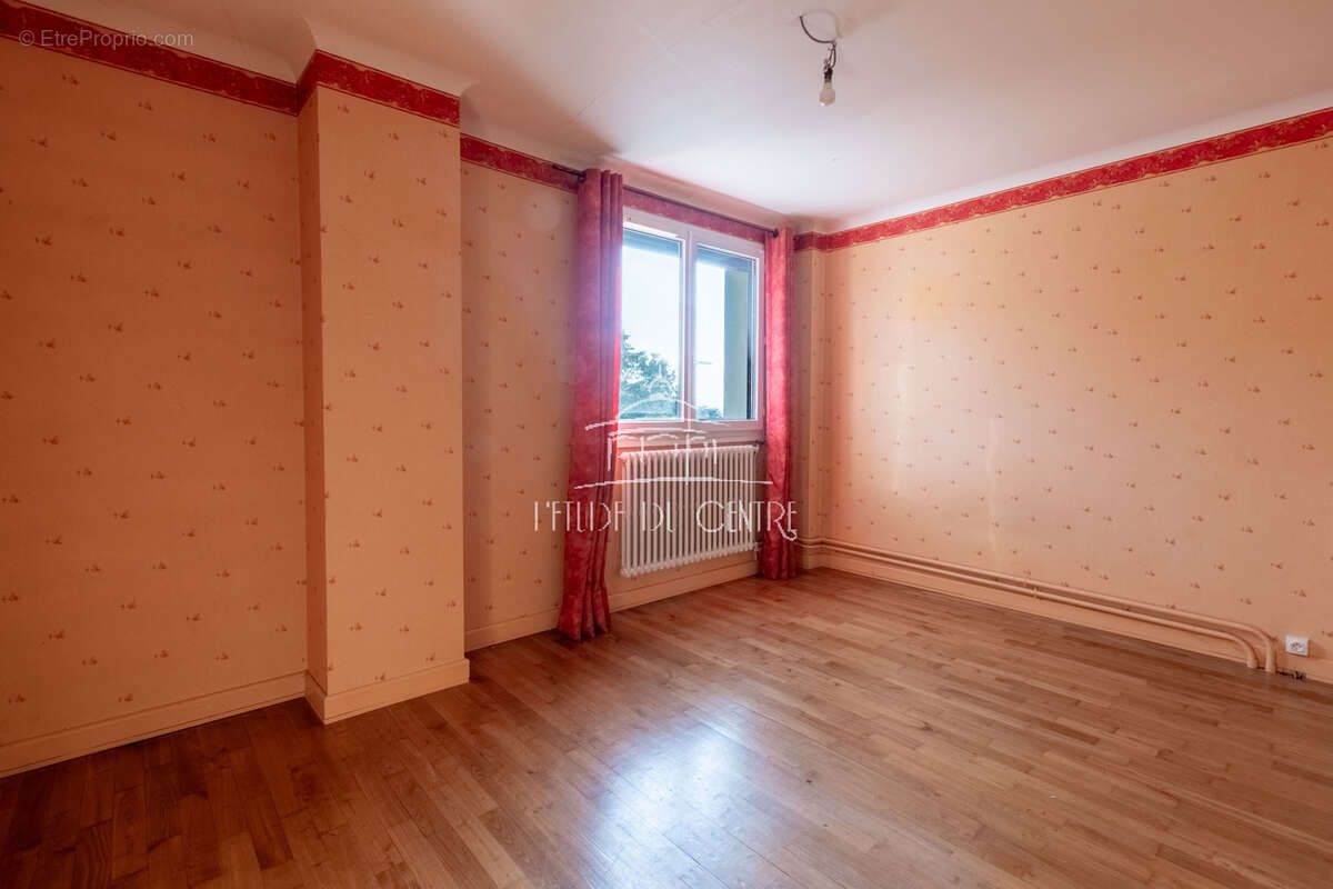 Maison familiale 6 pièces de 122m2 à VILLENEUVE-LE-ROI - photo 7
