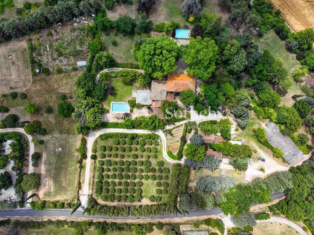 Domaine avec 4 maisons dont une bastide - photo 10
