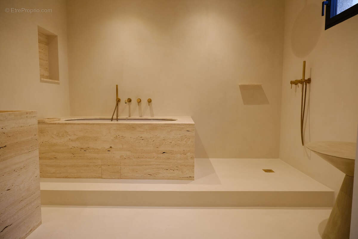 Appartement à PARIS-8E