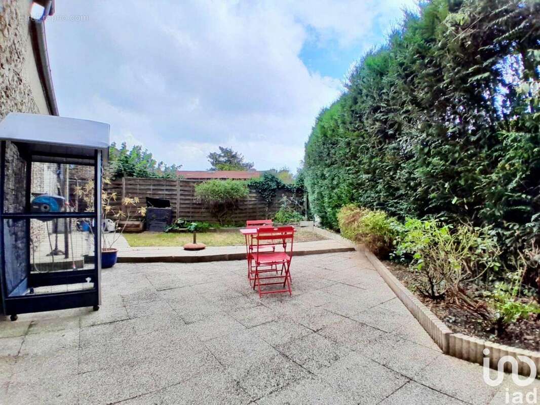 Photo 5 - Commerce à SURIN