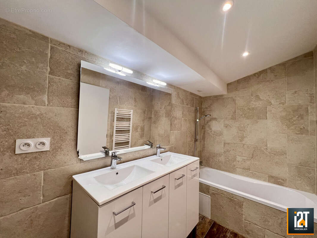 Maison à VEZENOBRES