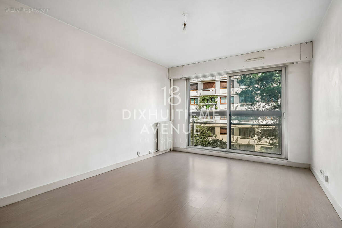 Rue Fabre d'Eglantine-24m² - photo 3