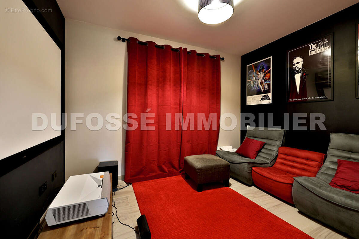 Maison à SAINT-GENIS-LAVAL