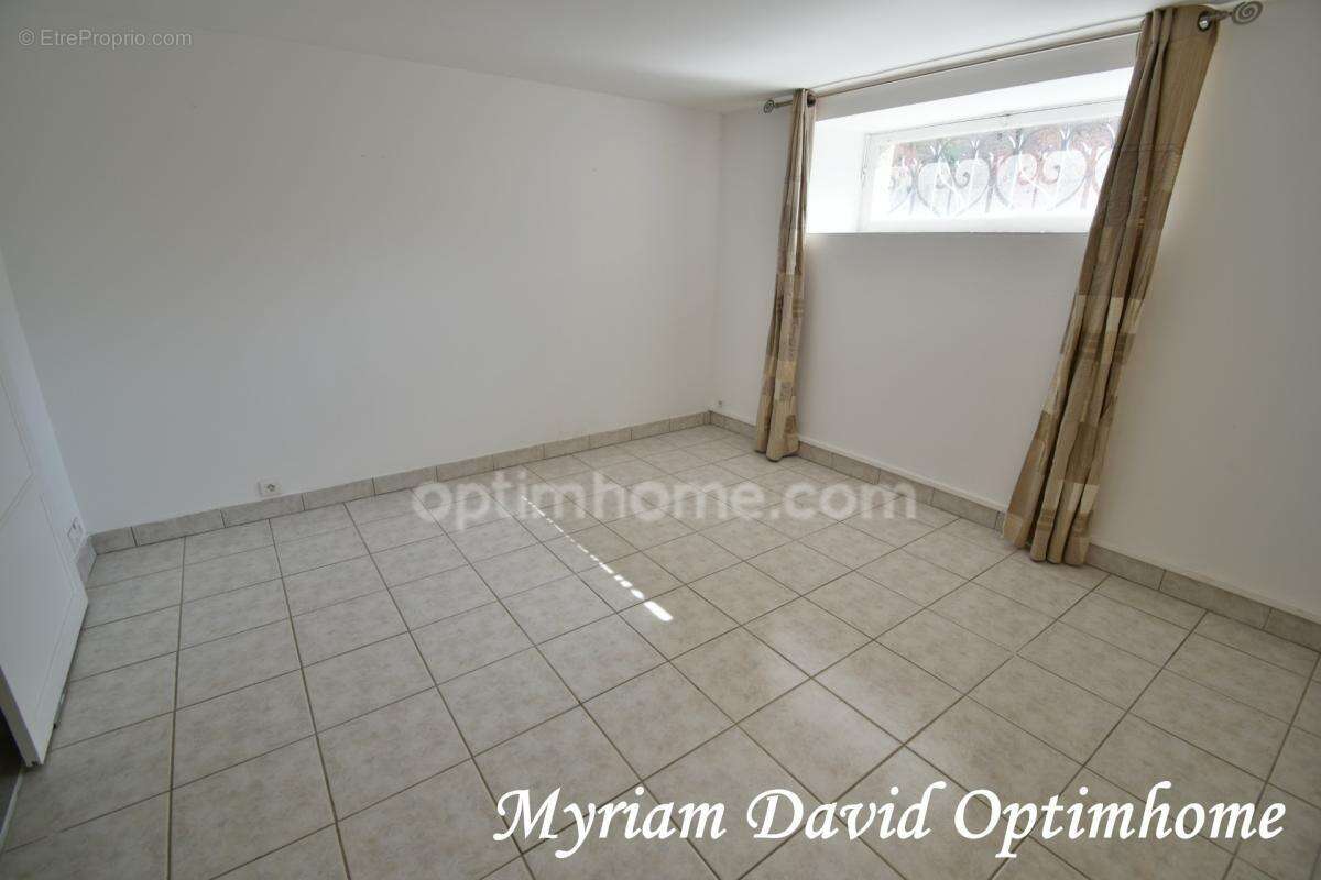 Maison familiale 171 m² – DPE C – 5 chambres – Terrain paysagé de 2 400 m² – Rostrenen - photo 18