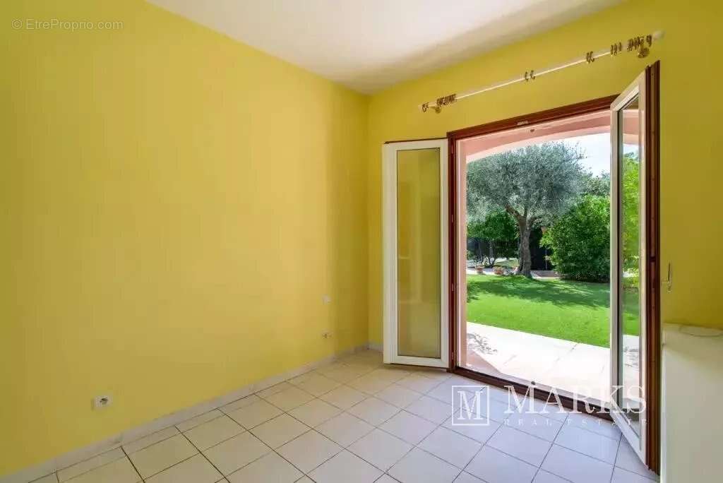 Villa de style néo provençal avec terrain plat et piscine - photo 17