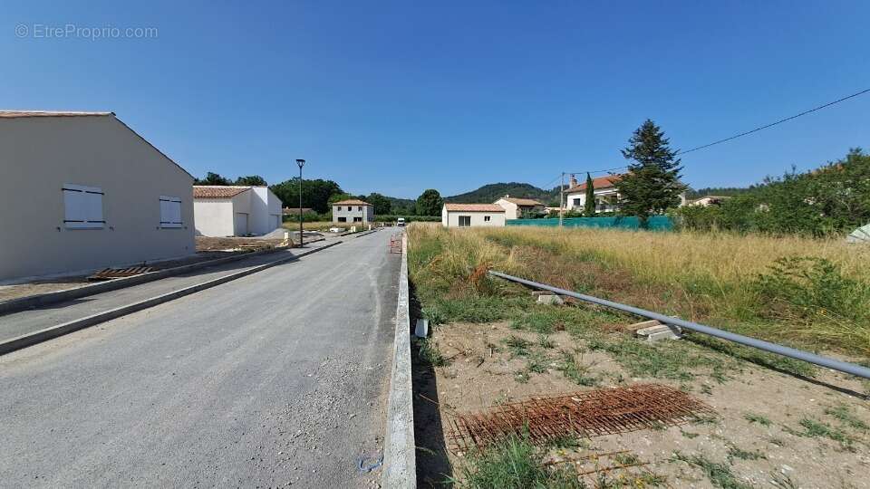 Terrain à LARAGNE-MONTEGLIN